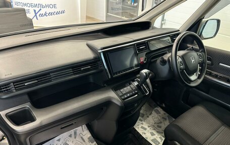 Honda Stepwgn IV, 2017 год, 1 999 000 рублей, 13 фотография