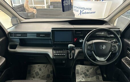 Honda Stepwgn IV, 2017 год, 1 999 000 рублей, 16 фотография