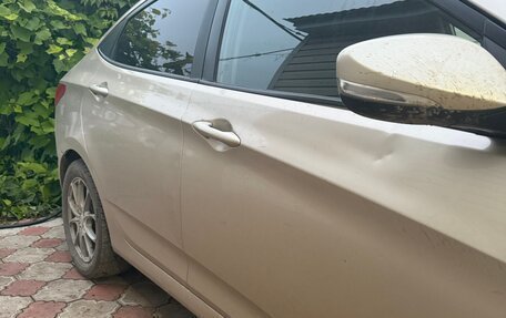 Hyundai Solaris II рестайлинг, 2011 год, 650 000 рублей, 3 фотография