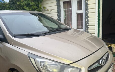 Hyundai Solaris II рестайлинг, 2011 год, 650 000 рублей, 2 фотография