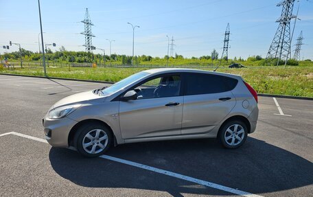 Hyundai Solaris II рестайлинг, 2011 год, 750 000 рублей, 2 фотография