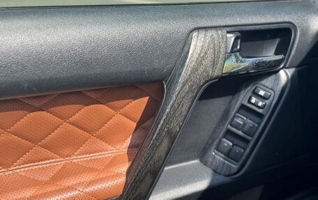 Toyota Land Cruiser Prado 150 рестайлинг 2, 2014 год, 2 900 000 рублей, 8 фотография