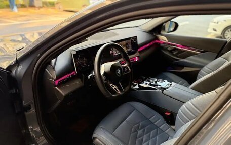 BMW 5 серия, 2024 год, 7 600 000 рублей, 12 фотография