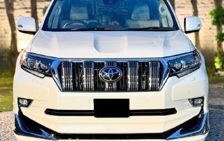 Toyota Land Cruiser Prado 150 рестайлинг 2, 2021 год, 4 580 000 рублей, 2 фотография