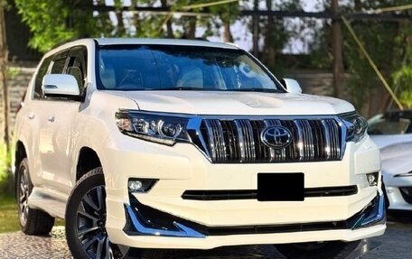 Toyota Land Cruiser Prado 150 рестайлинг 2, 2021 год, 4 580 000 рублей, 4 фотография