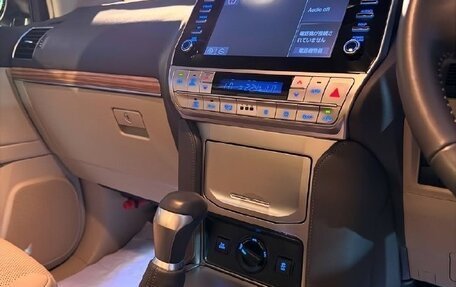 Toyota Land Cruiser Prado 150 рестайлинг 2, 2021 год, 4 580 000 рублей, 10 фотография