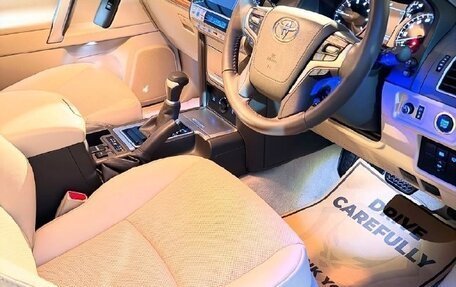 Toyota Land Cruiser Prado 150 рестайлинг 2, 2021 год, 4 580 000 рублей, 7 фотография