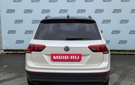 Volkswagen Tiguan II, 2020 год, 2 380 000 рублей, 4 фотография