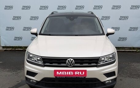 Volkswagen Tiguan II, 2020 год, 2 380 000 рублей, 2 фотография