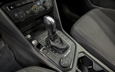Volkswagen Tiguan II, 2020 год, 2 380 000 рублей, 29 фотография