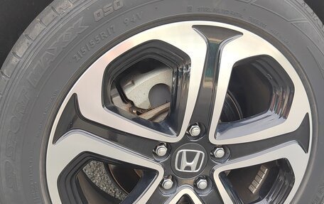 Honda Vezel, 2018 год, 1 900 000 рублей, 13 фотография