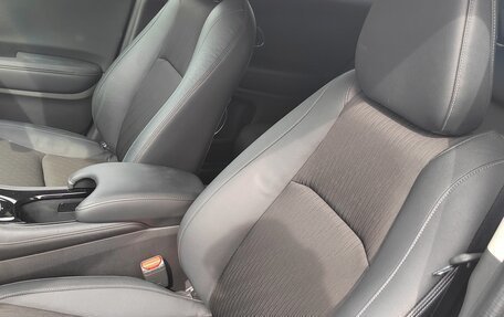 Honda Vezel, 2018 год, 1 900 000 рублей, 24 фотография