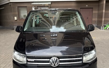 Volkswagen Multivan T6 рестайлинг, 2016 год, 3 500 000 рублей, 2 фотография