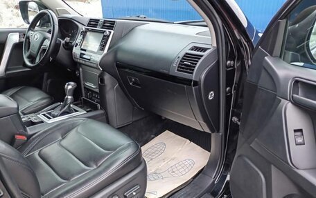 Toyota Land Cruiser Prado 150 рестайлинг 2, 2018 год, 4 800 000 рублей, 10 фотография