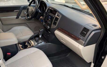 Mitsubishi Pajero IV, 2021 год, 4 100 000 рублей, 11 фотография