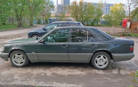 Mercedes-Benz E-Класс, 1995 год, 900 000 рублей, 3 фотография