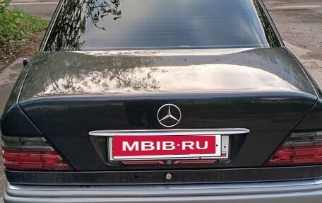 Mercedes-Benz E-Класс, 1995 год, 900 000 рублей, 2 фотография