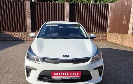 KIA Rio IV, 2018 год, 1 590 000 рублей, 2 фотография