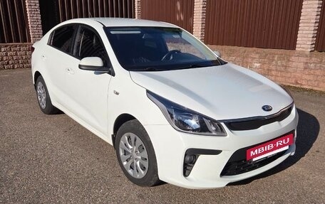 KIA Rio IV, 2018 год, 1 590 000 рублей, 3 фотография