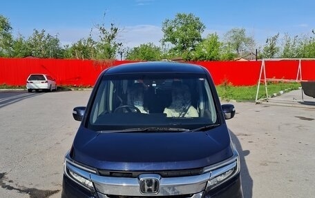 Honda Stepwgn IV, 2017 год, 2 000 000 рублей, 1 фотография