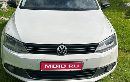 Volkswagen Jetta VI, 2013 год, 820 000 рублей, 1 фотография