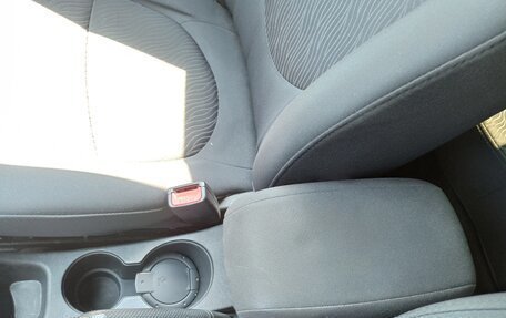Hyundai Solaris II рестайлинг, 2012 год, 650 000 рублей, 13 фотография