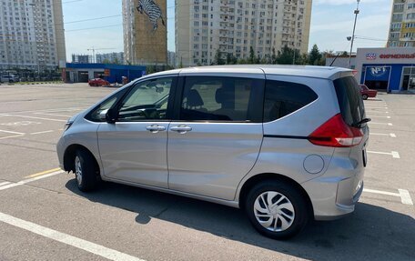 Honda Freed II, 2021 год, 2 200 000 рублей, 4 фотография