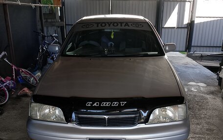 Toyota Camry V40, 1995 год, 400 000 рублей, 1 фотография