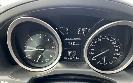 Toyota Land Cruiser 200, 2013 год, 3 950 000 рублей, 8 фотография