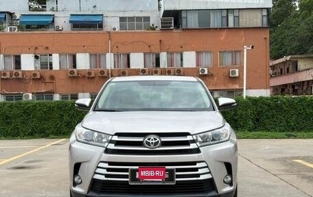 Toyota Highlander III, 2021 год, 2 780 000 рублей, 2 фотография