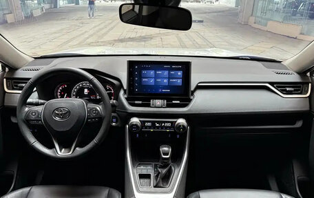 Toyota RAV4, 2021 год, 2 099 000 рублей, 5 фотография