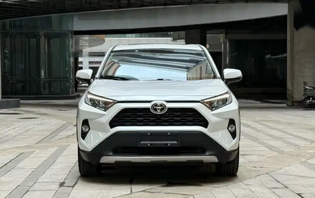 Toyota RAV4, 2021 год, 2 099 000 рублей, 2 фотография