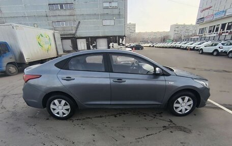 Hyundai Solaris II рестайлинг, 2017 год, 580 000 рублей, 4 фотография