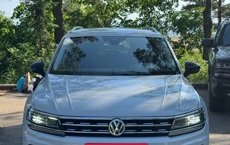 Volkswagen Tiguan II, 2019 год, 2 600 000 рублей, 2 фотография