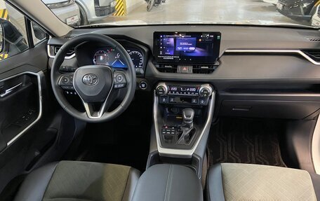 Toyota RAV4, 2024 год, 3 950 000 рублей, 8 фотография