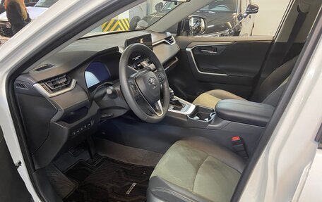 Toyota RAV4, 2024 год, 3 950 000 рублей, 9 фотография
