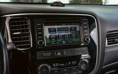 Mitsubishi Outlander III рестайлинг 3, 2015 год, 1 595 000 рублей, 13 фотография