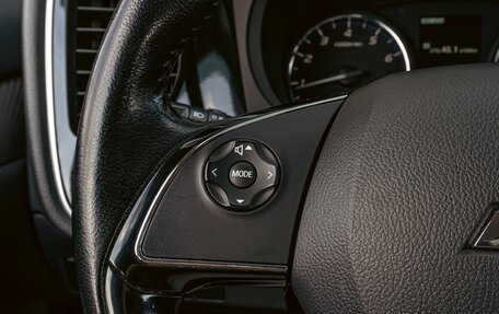 Mitsubishi Outlander III рестайлинг 3, 2015 год, 1 595 000 рублей, 11 фотография