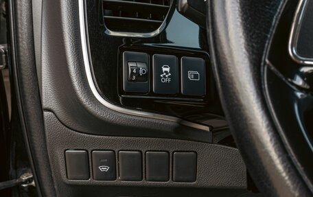 Mitsubishi Outlander III рестайлинг 3, 2015 год, 1 595 000 рублей, 10 фотография