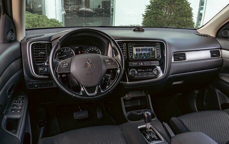 Mitsubishi Outlander III рестайлинг 3, 2015 год, 1 595 000 рублей, 16 фотография