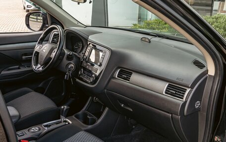Mitsubishi Outlander III рестайлинг 3, 2015 год, 1 595 000 рублей, 17 фотография