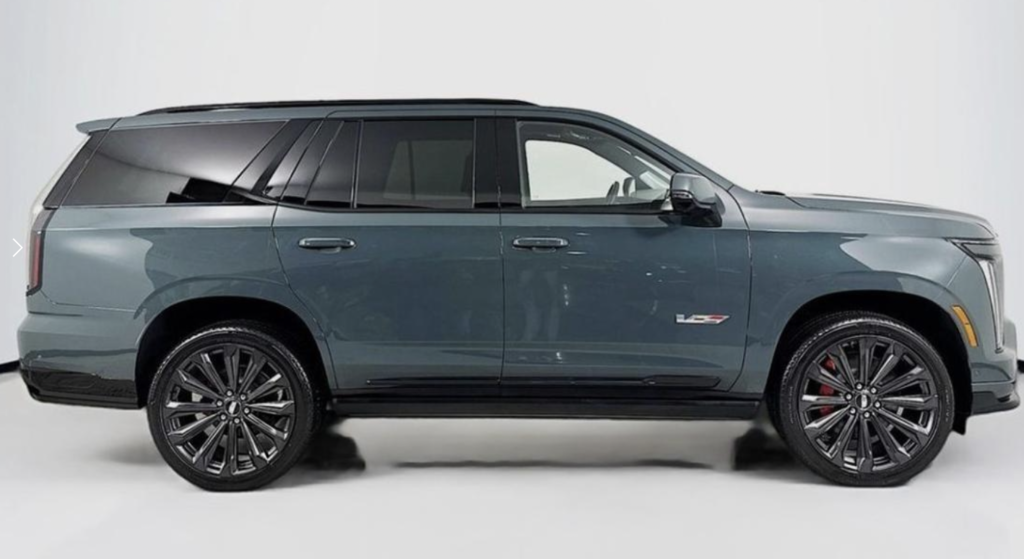 Cadillac Escalade V, 2025 год, 29 900 000 рублей, 3 фотография