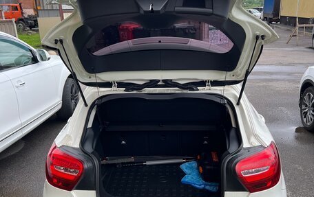 Mercedes-Benz A-Класс, 2017 год, 1 850 000 рублей, 16 фотография