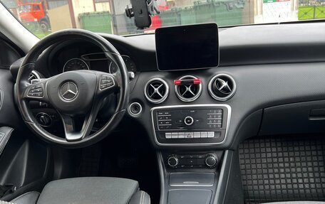 Mercedes-Benz A-Класс, 2017 год, 1 850 000 рублей, 18 фотография