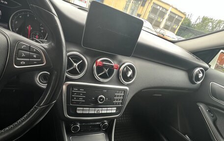 Mercedes-Benz A-Класс, 2017 год, 1 850 000 рублей, 14 фотография