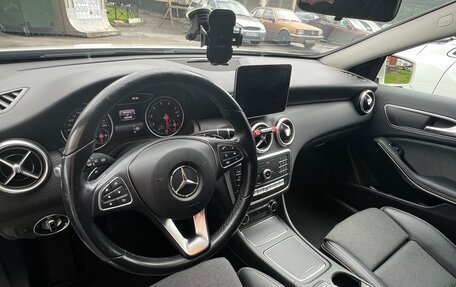 Mercedes-Benz A-Класс, 2017 год, 1 850 000 рублей, 12 фотография