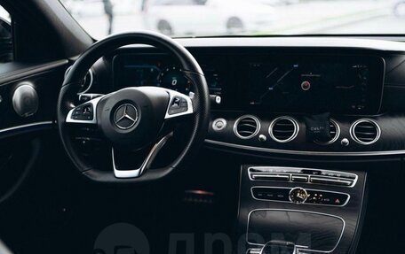 Mercedes-Benz E-Класс, 2017 год, 3 500 000 рублей, 8 фотография