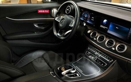 Mercedes-Benz E-Класс, 2017 год, 3 500 000 рублей, 9 фотография