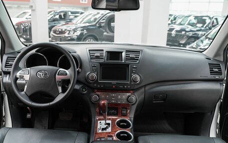 Toyota Highlander III, 2011 год, 1 549 000 рублей, 10 фотография