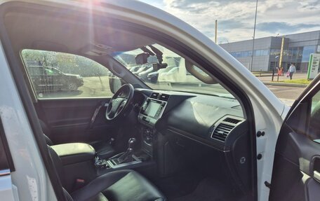 Toyota Land Cruiser Prado 150 рестайлинг 2, 2017 год, 4 370 000 рублей, 6 фотография